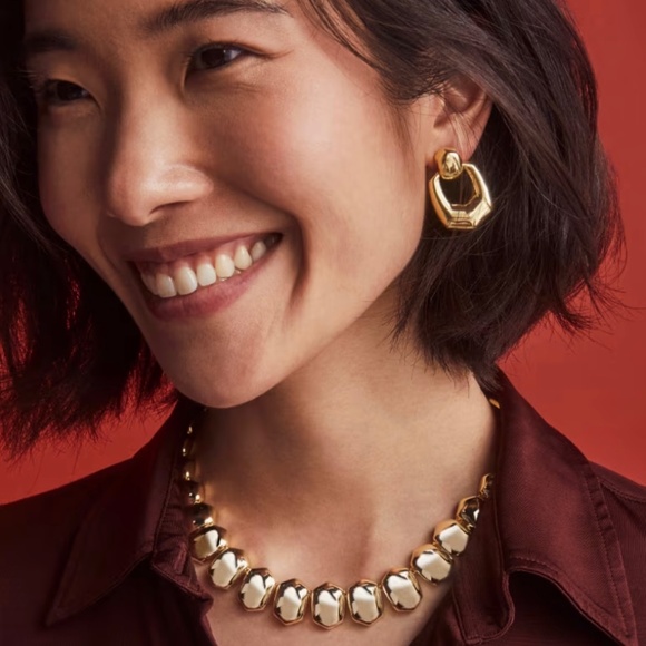 Kendra Scott Kaitlin Gold Statement Necklace - Picture 3 of 9